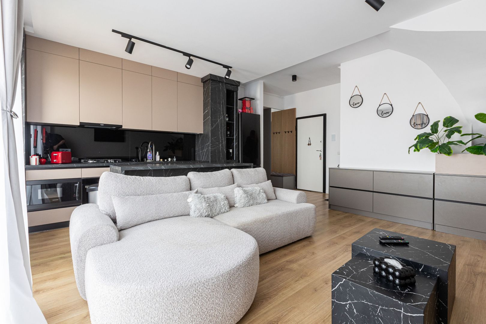 De Vanzare Apartament 3 Camere de Lux, pe 2 Nivele, Sebastian sect.5 - Poză 2