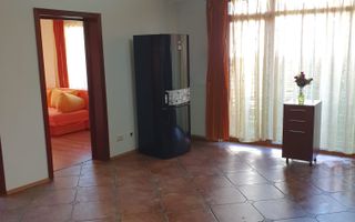 Apartament cu 3 camere în Gruia – liniște, verdeață și garaj! - Poză 1
