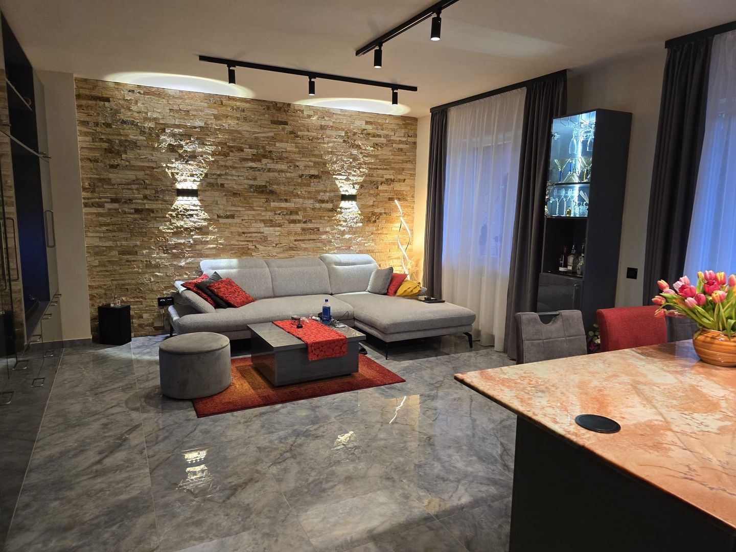 Apartament 2 camere ultrafinisat  cu gradina de 40 m2  zona Tautului - Poză 3