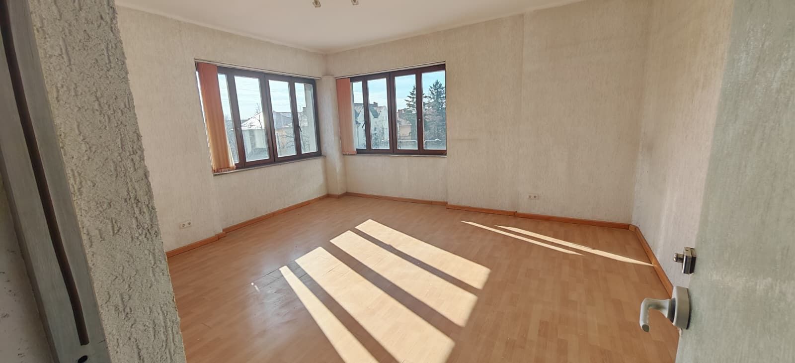 Spații de birouri în vilă – zonă centrală – vizibilitate excelentă - Poză 3