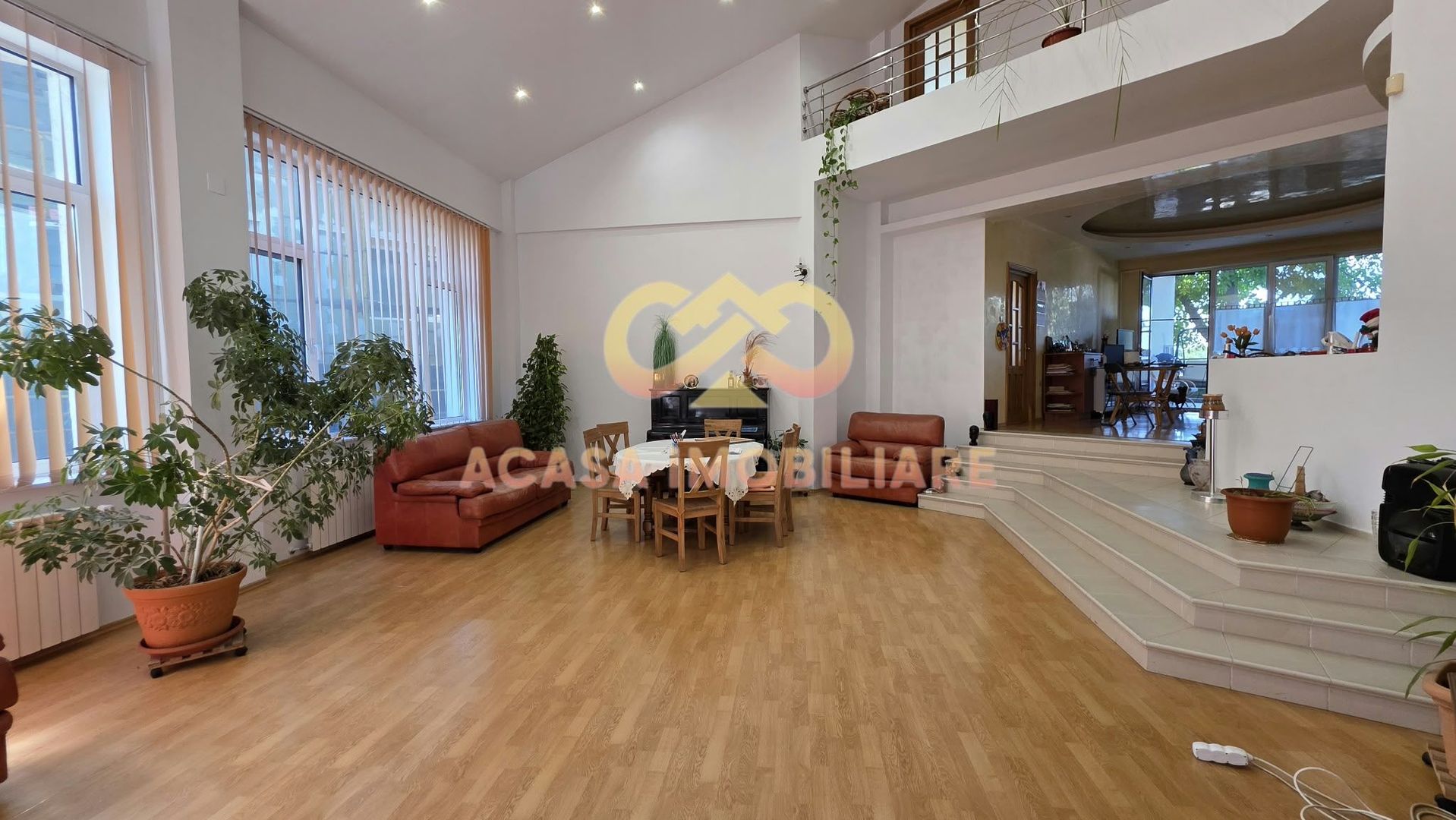 VILĂ SPAȚIOASĂ ÎN TĂTĂRAȘI | 450 MP | CURTE 400 MP - Poză 1