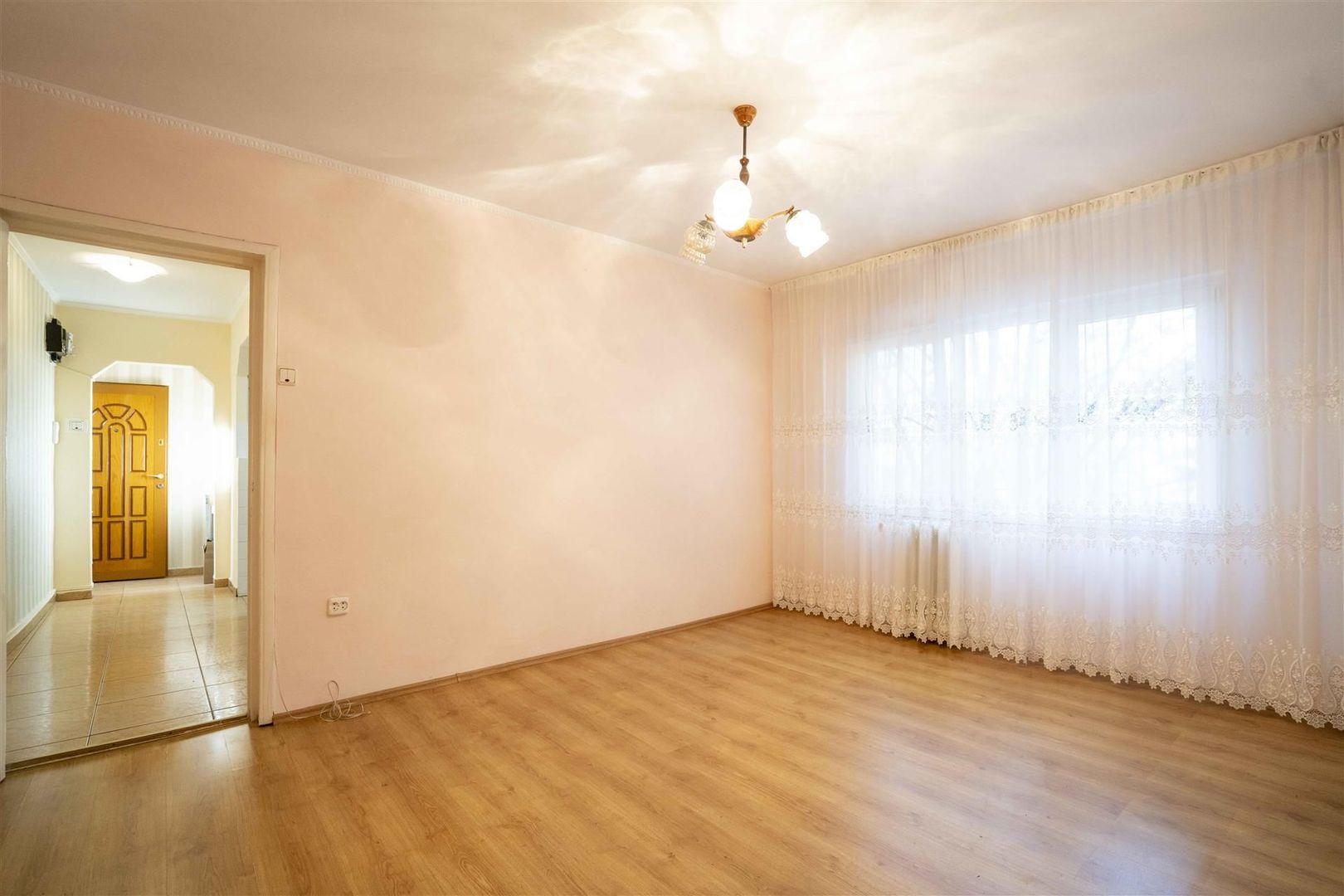 Apartament cu 2 camere etaj 1 semi-decomandat Rogerius - Poză 1