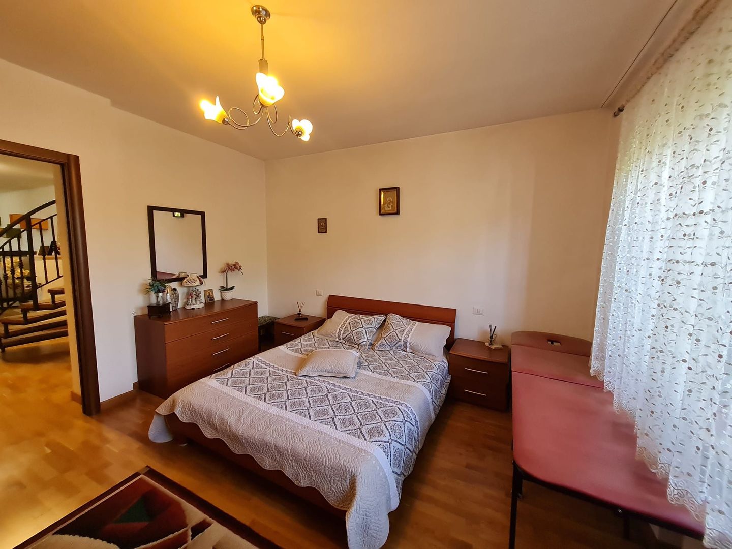 Vila generoasa,zona Lunei - Poză 26