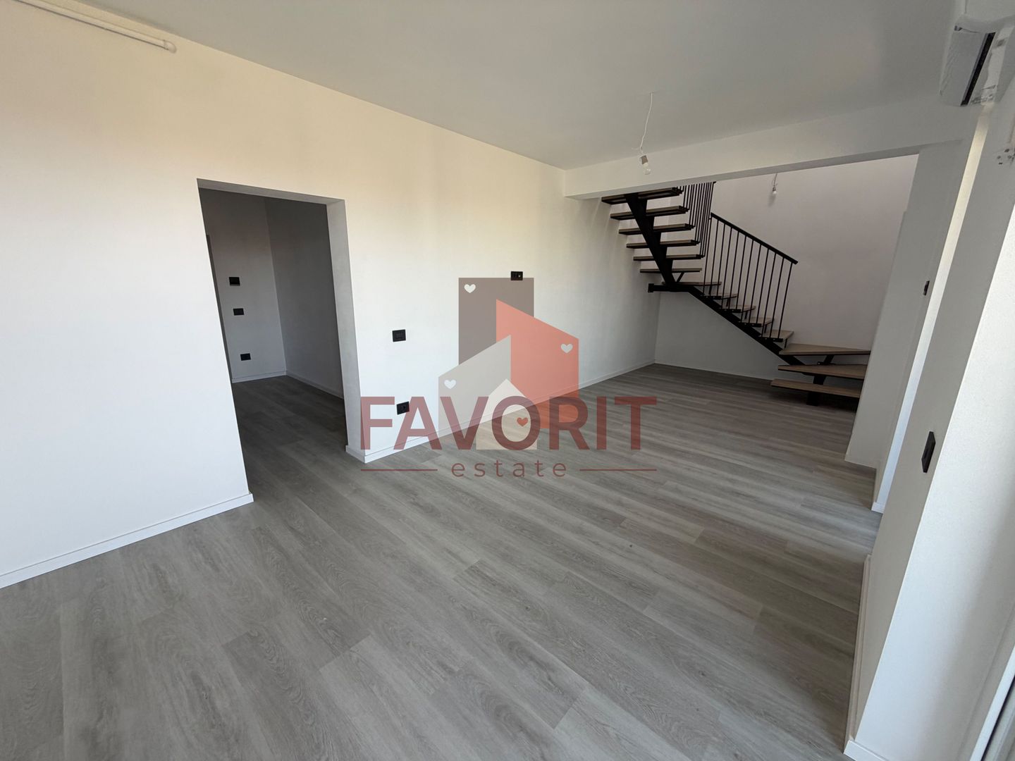 Comision 0%. Etaj 2. Apartament pe 2 nivele. 2 locuri de parcare - Poză 1