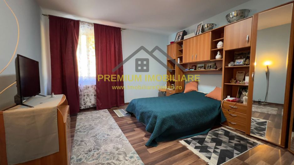 Vilă P+M cu teren de 4.200 mp + Garaj - Onești - Poză 12