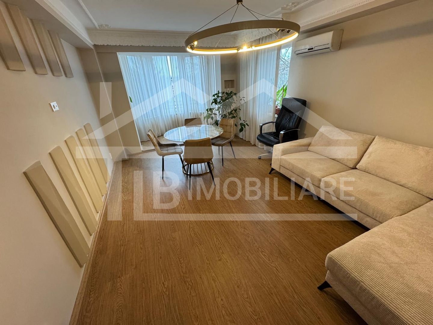 Apartament cu 3 camere, 85 mp, Zona Central - Poză 2