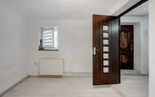 Două case. O singură curte. Mai multe feluri de a spune „acasă” - Poză 16