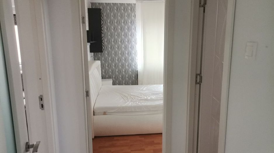 Vanzare apartament 3 camere, decomandat, Trivale - Poză 3