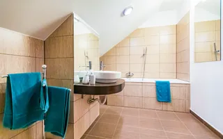 Vilă 340 mp Bran | Teren 5500 mp | 6 dormitoare cu băi proprii - Poză 19