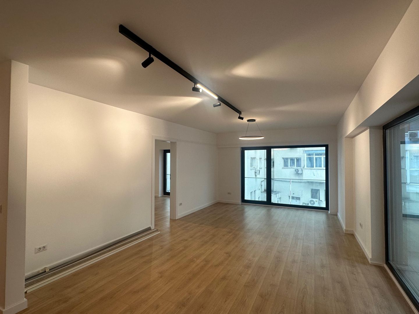 Apartament 3 camere de inchiriat Victoriei - Poză 2