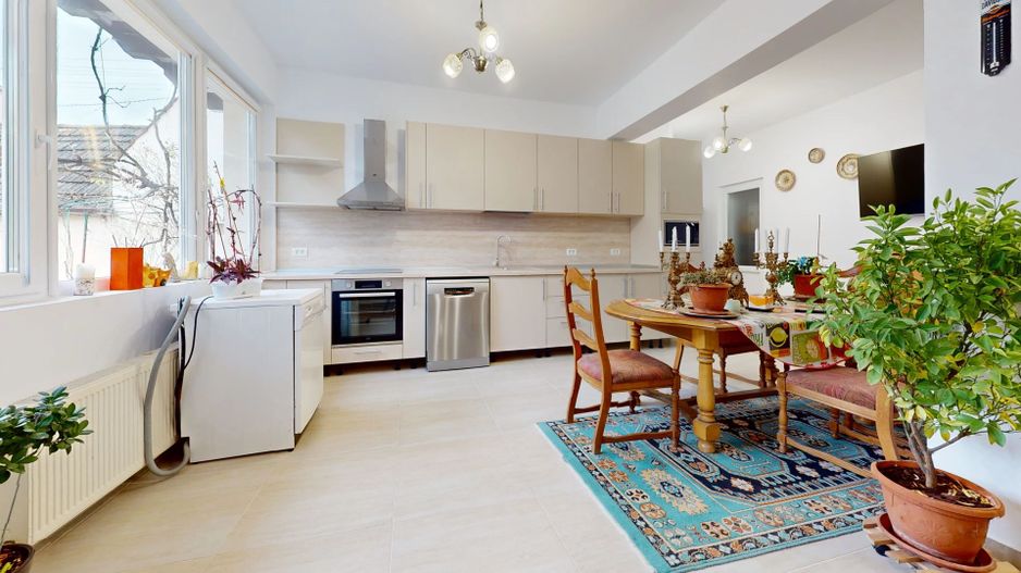 Apartament modern in vila-100mp - Poză 16