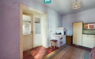 Casă cu teren generos de 2,880mp în Secusigiu - Poză 6