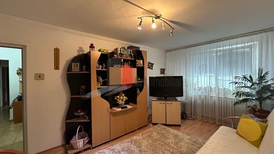 APARTAMENT 3  CAMERE - Poză 2