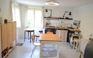 Casa renovata la tara complet -mobilata si utilata - Poză 4