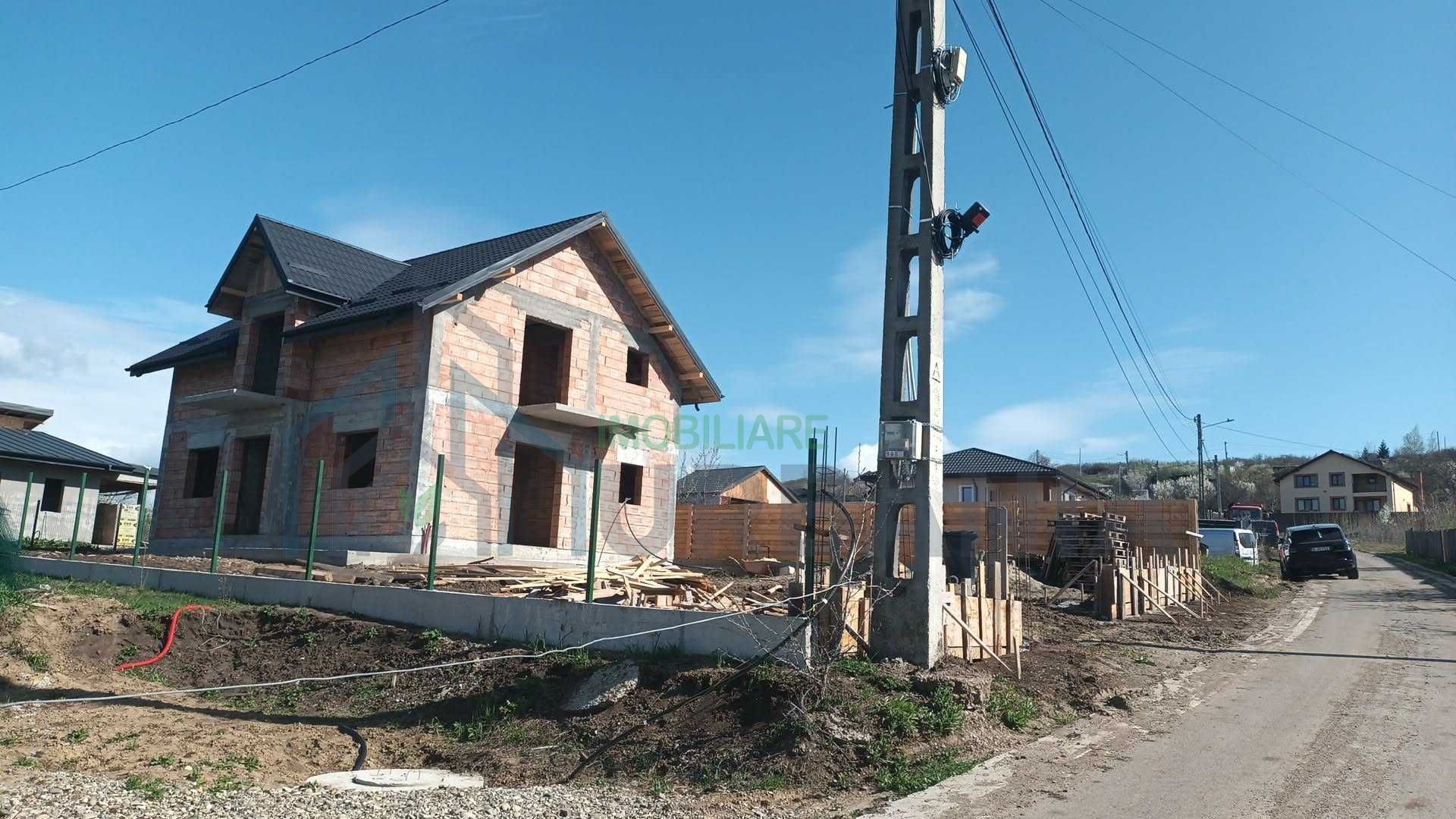 Casă modernă de vânzare în Chicerea, Tomești | 4 camere, 3 băi | 139 mp - Poză 5