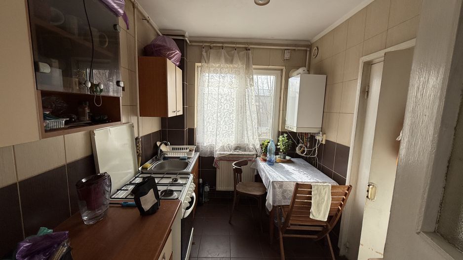 Apartament cu 3 camere central - Poză 4