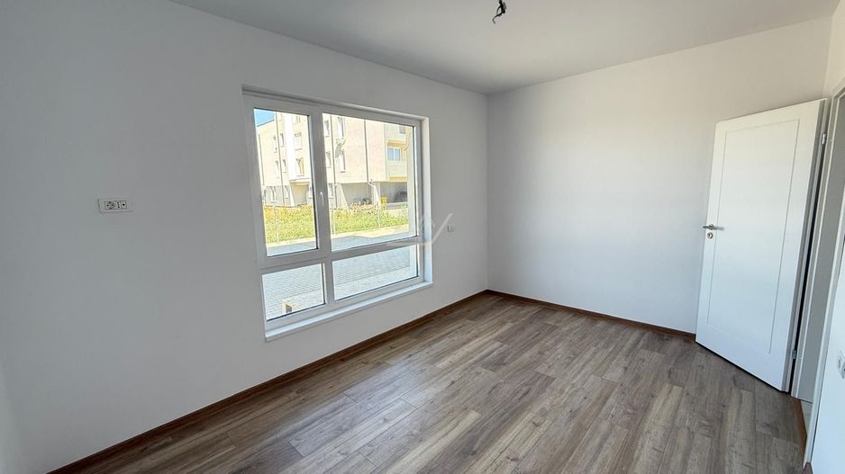 Comision 0! 3 camere.  Etaj 1. Asfalt. - Poză 3