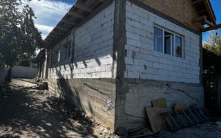 Proprietate cu 2 case și 770 mp teren – vedere spre Castel - Poză 1