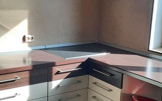 Apartament spațios cu terasă și parcare subterană. - Poză 2