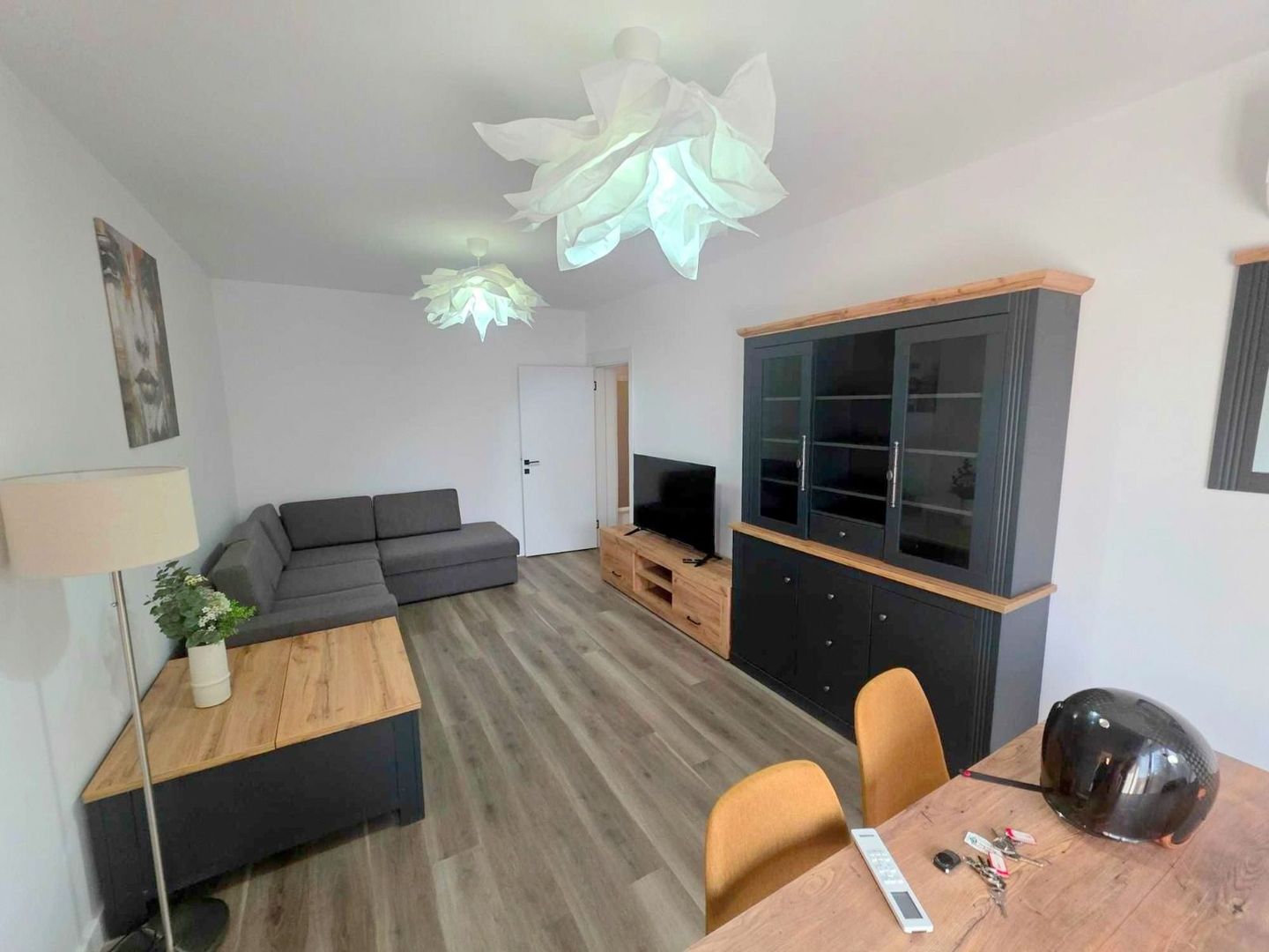 De inchiriat apart. cu 3 camere, zona Facultatea de Mecanica, et. 1, 800 E - Poză 2