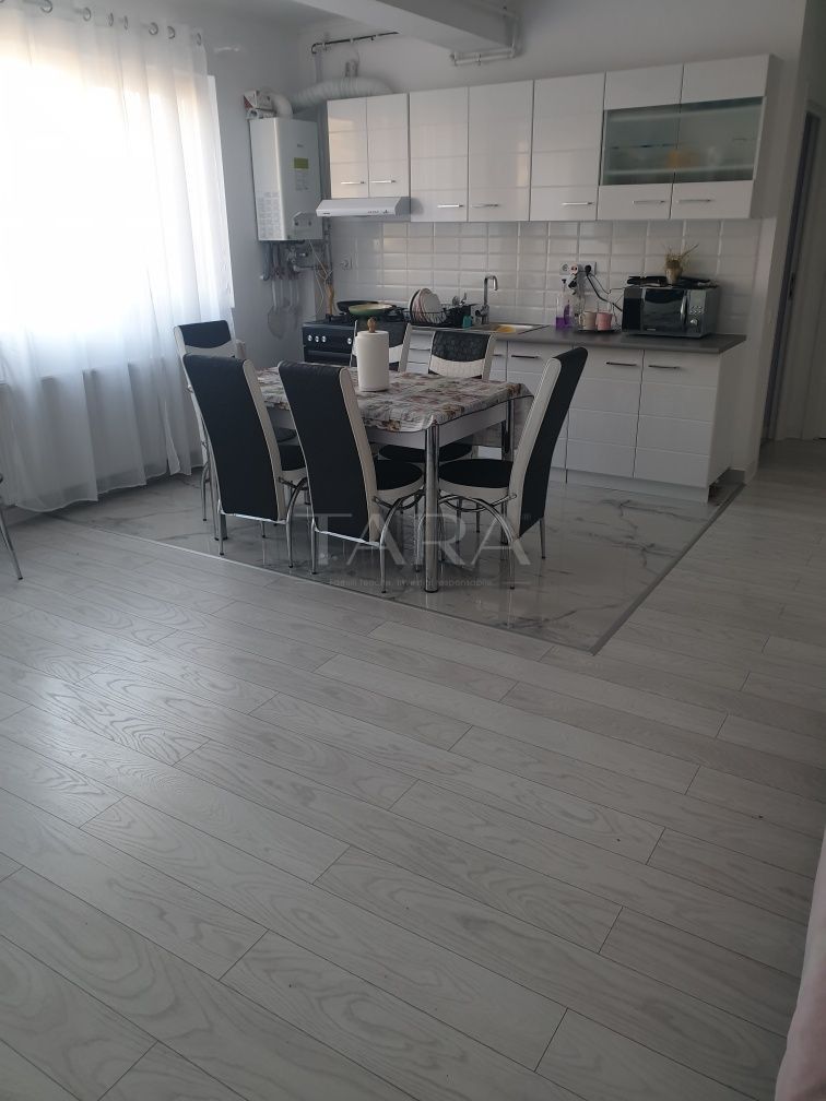 Vanzare-apartament cu 3 camere zona Panemar - Poză 1