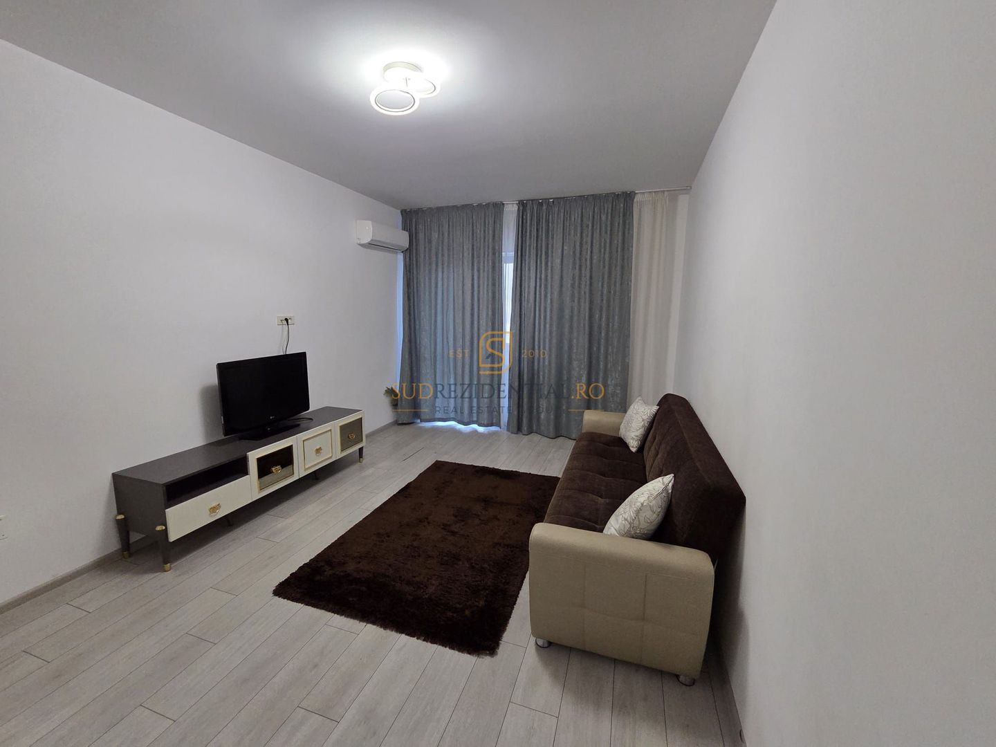 Apartament 2 camere de închiriat, The Grand Kristal Residence Sector 4 - Poză 7