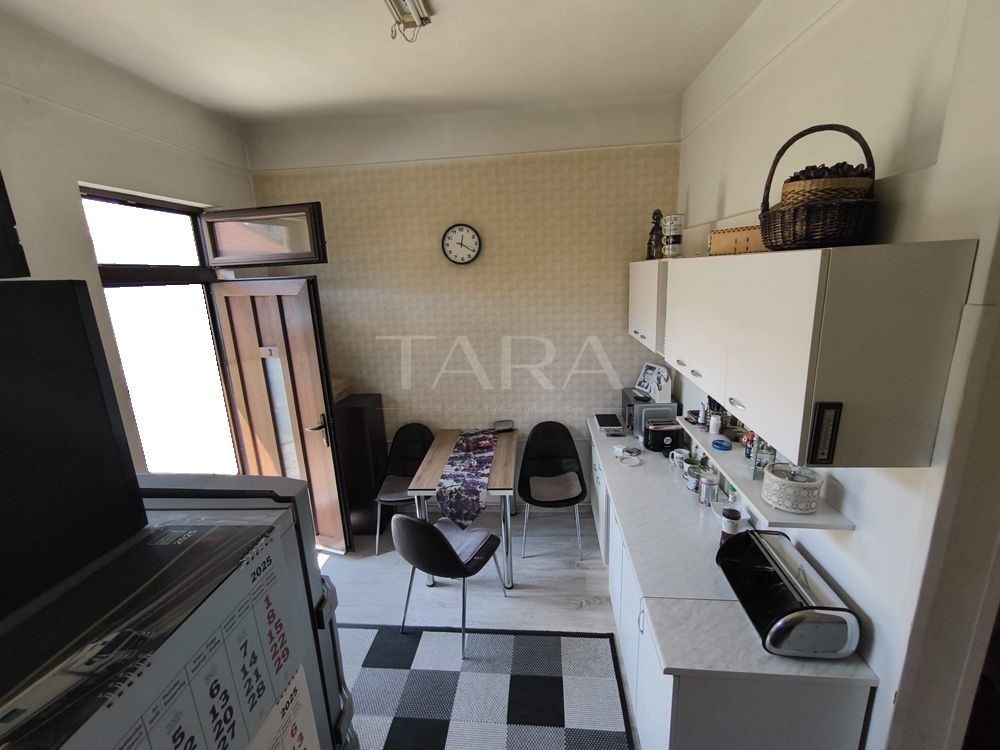 Apartament cu pivniță, mansardă și teren în curte comună. Central Cluj - Poză 3