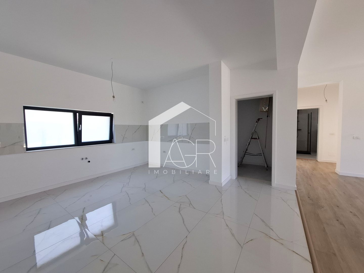 Casa cu 4 camere de vanzare, Bucov, Mica Roma - Poză 6
