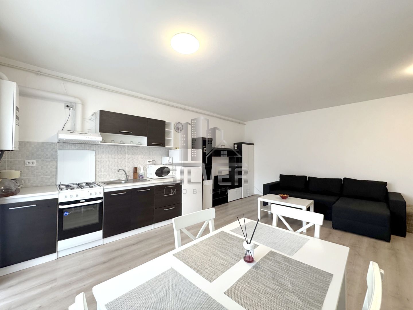 Apartament cu 2 camere/parcare/disponibil imediat. - Poză 2