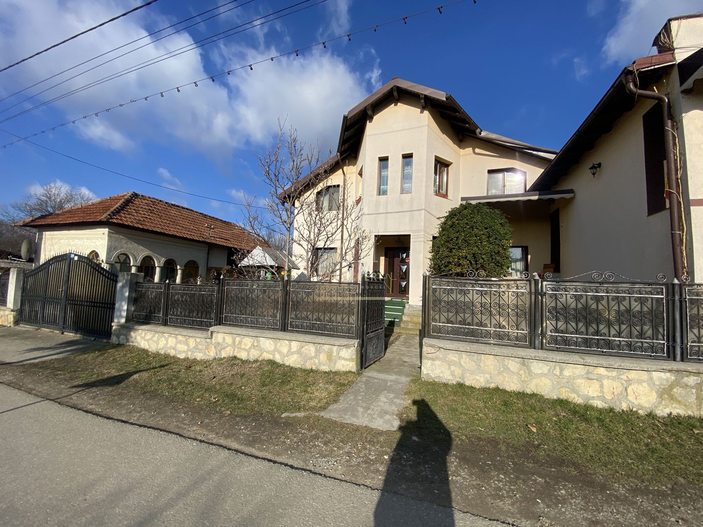 VILA P+1, 4 CAMERE, 108 MP + CASA BATRANEASCA, TEREN 1035 MP - Poză 1