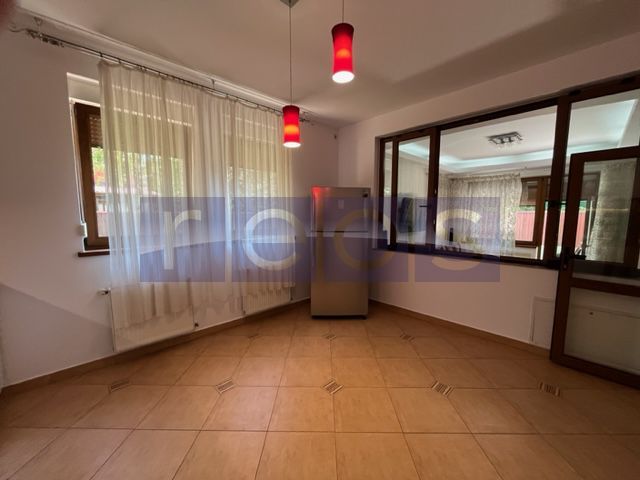 Vila spatioasa 6 dormitoare | gradina | Garaj - Poză 6
