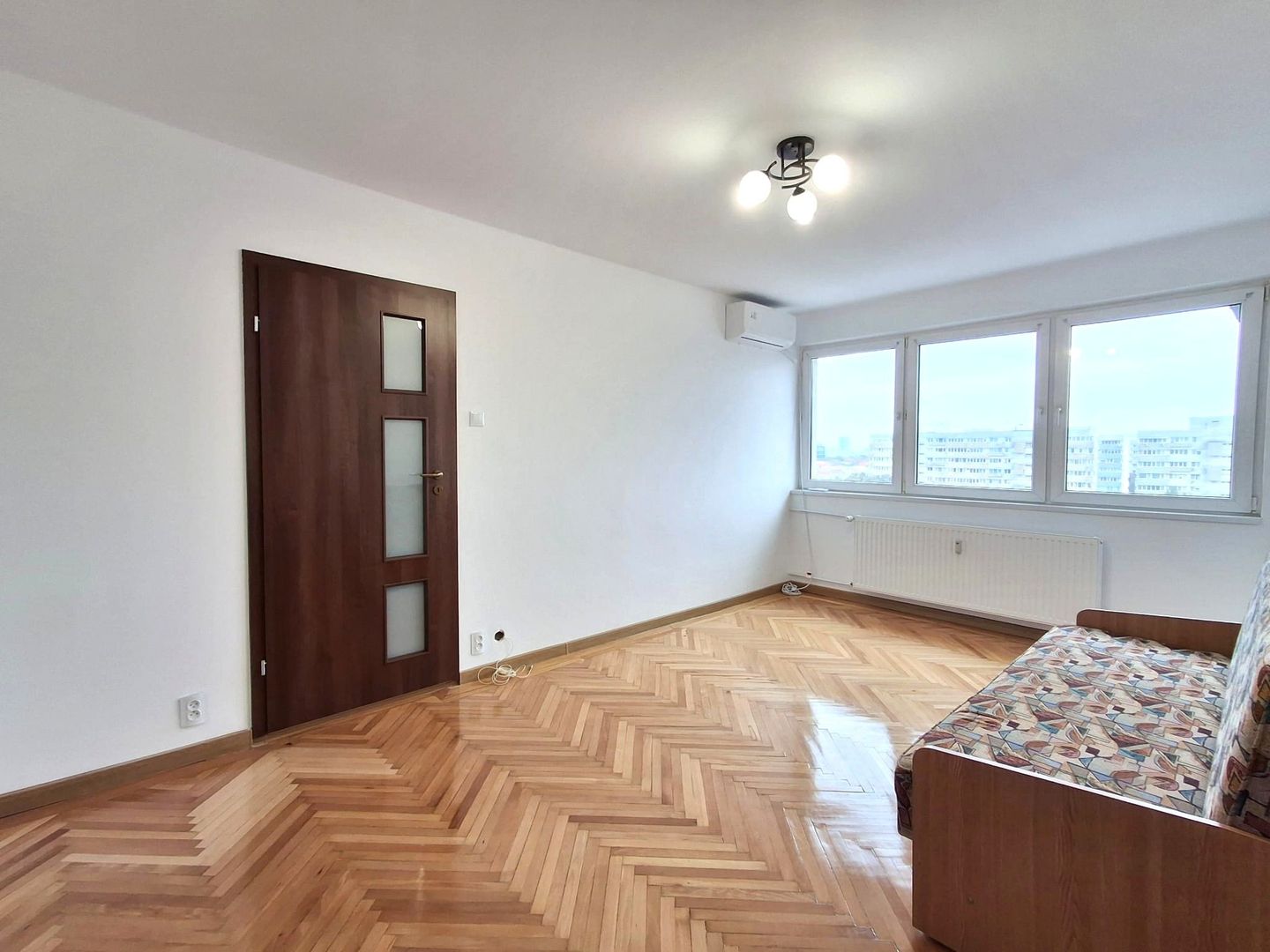 Apartament 2 camere renovat la 2 minute de metrou - Poză 2