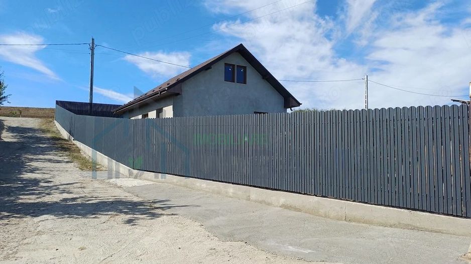 Casă de vânzare - Holboca  Strada Curcubeului nr 58 - Poză 2