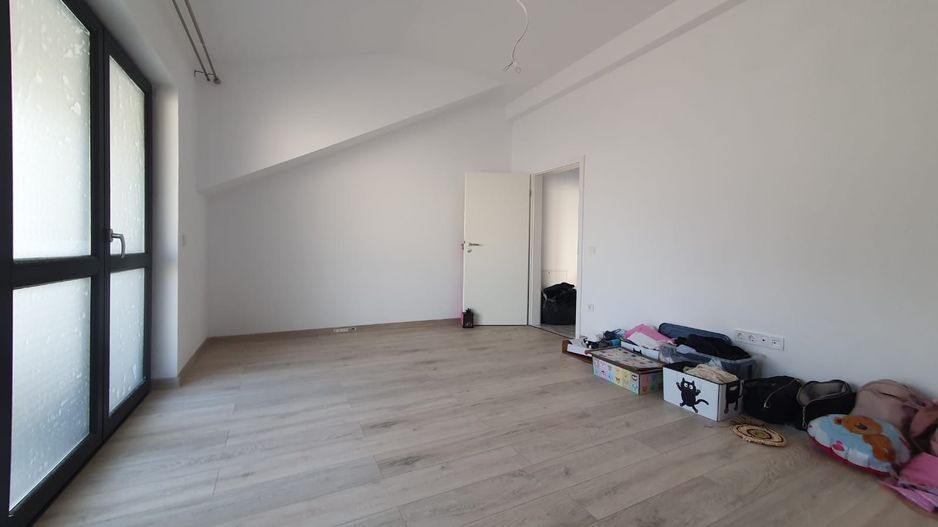 Locuință modernă, 2 camere decomandate, bloc tip vilă, Sânpetru - Poză 9