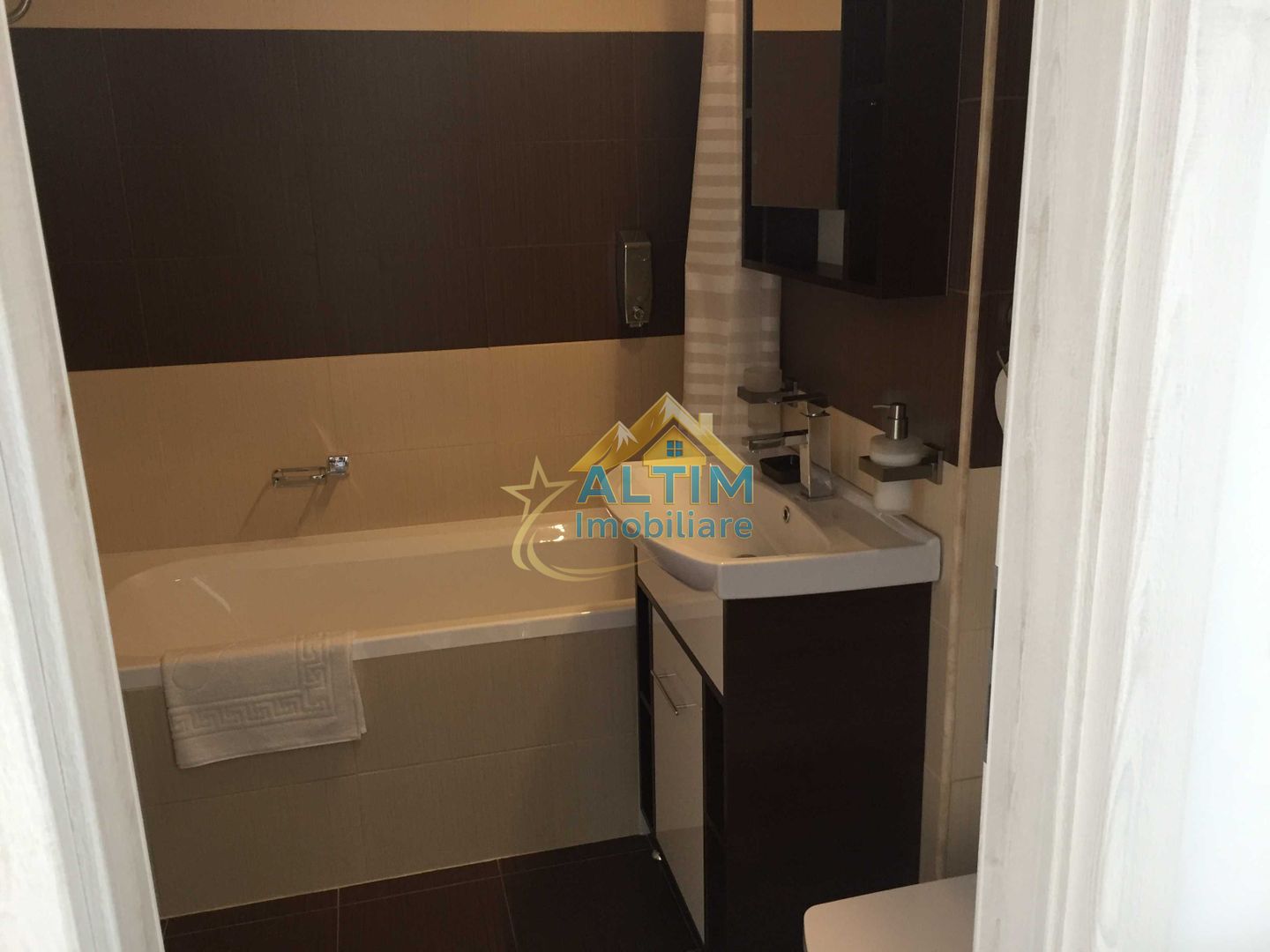 Apartament 3 camere, 2 băi, Răcădău, Brașov - Poză 4