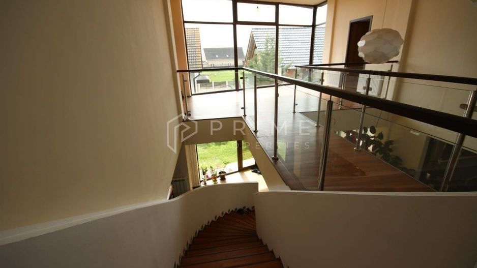 Vilă cu design și dotări deosebite de vânzare - Poză 6