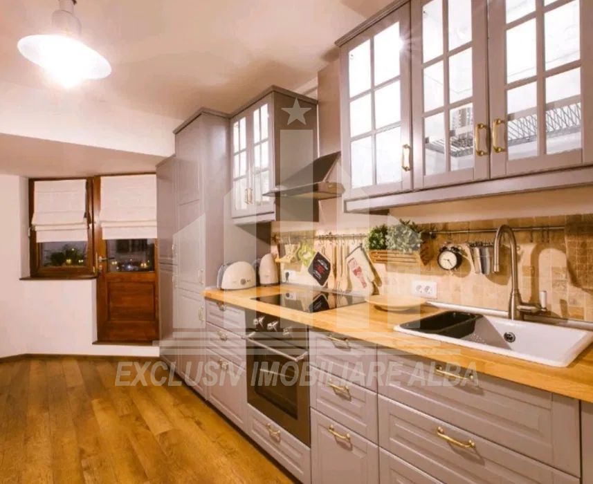 Apartament cu 3 camere de vanzare, Centru - Poză 2