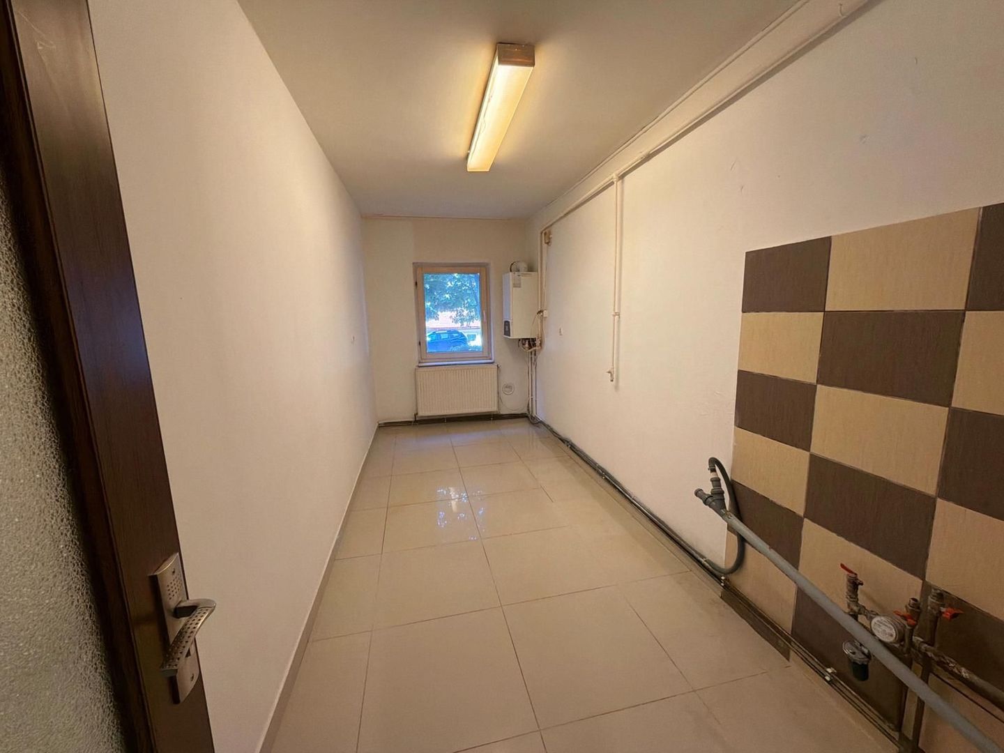 Apartament cu 3 camere decomandat 72 M² cu balcon și pivniță - Poză 3