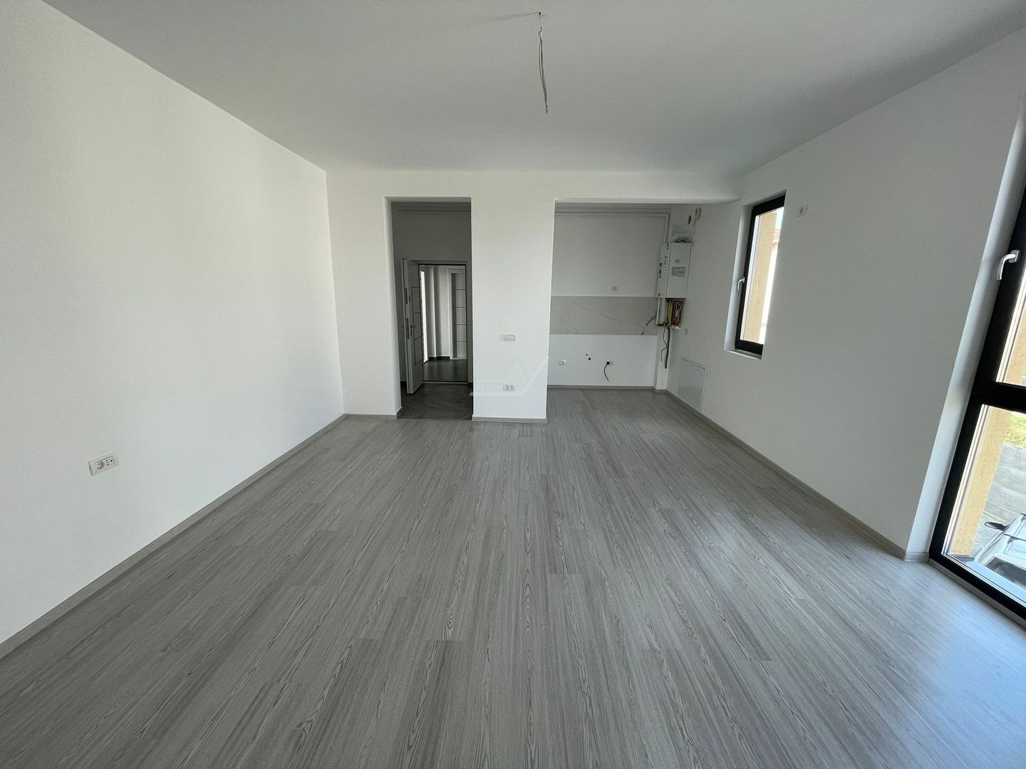 Bloc la asfalt. Etaj 1. Loc de parcare. - Poză 3