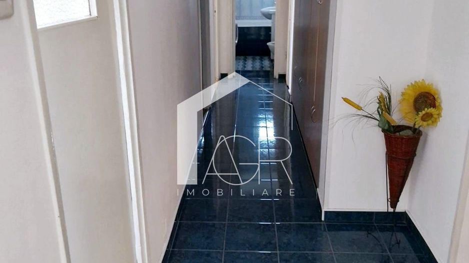 Apartament cu 3 camere, decomandat, zona Republicii - Poză 6