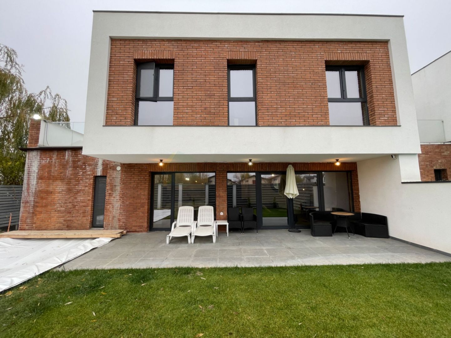 Eleganță și natură: vilă urbană exclusivistă în Tunari - Poză 20