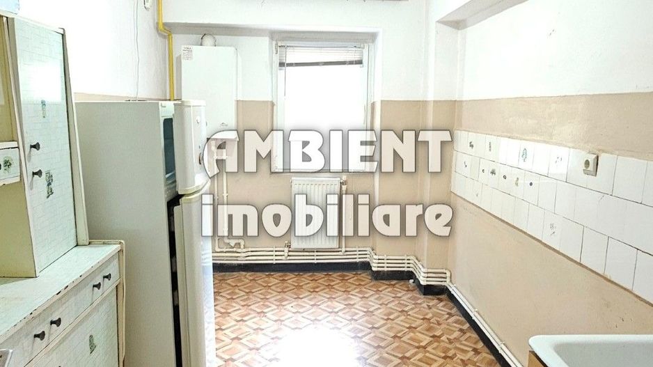 Apartament cu 3 camere si boxa, etaj 2, zona CENTRU - BIG; - Poză 2