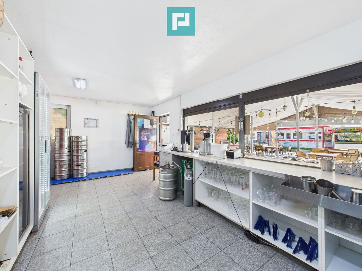 Afacere la cheie pe Plaja Ghioroc. - Poză 9