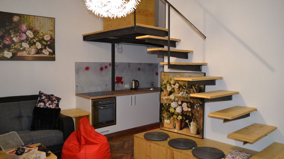 Studiou langa medicina cu scara interioara - Poză 24