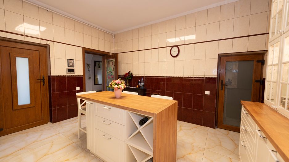 Apartament cu 4 camere 169mp, parter si teren 175mp, în zona Grivita - Poză 4