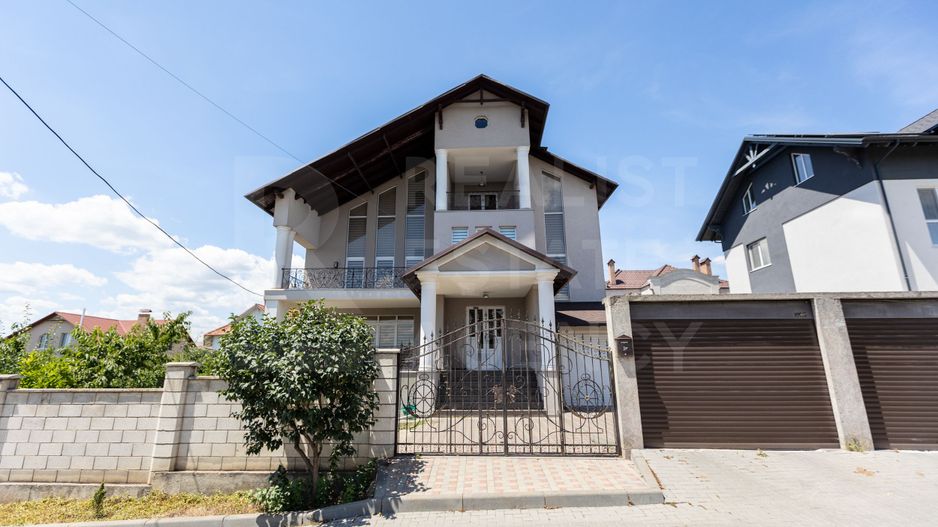 Vanzare, casă, 10 camere, str. Ihil Șraibman, Râșcani - Poză 1
