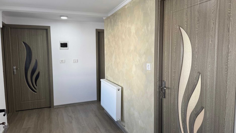 Casa complet renovata, 3 camere, 101 mp utili, pivnita, curte, Sebes - Poză 2