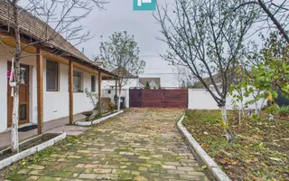 Casă complet renovată, teren 300mp, în Orțișoara - Poză 21