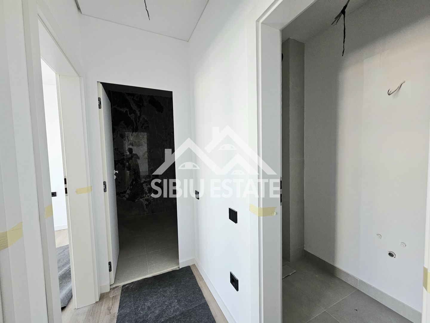 Apartament Sibiu central 3 camere, 2bai, lift garaj NOU - Poză 8