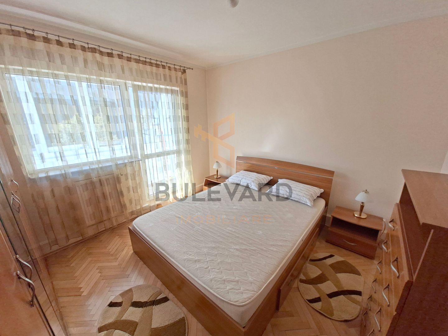 Apartament 3 camere decomandate + parcare, mijlocul strazii Titulescu! - Poză 1